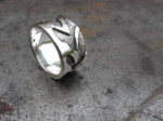 zilver, gezwarte ondergrond met motief